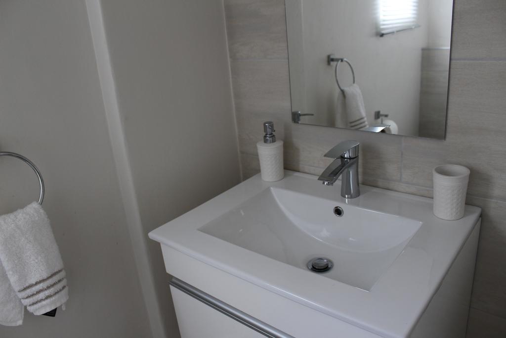 No.8 On Wright Street Apartment George Luaran gambar