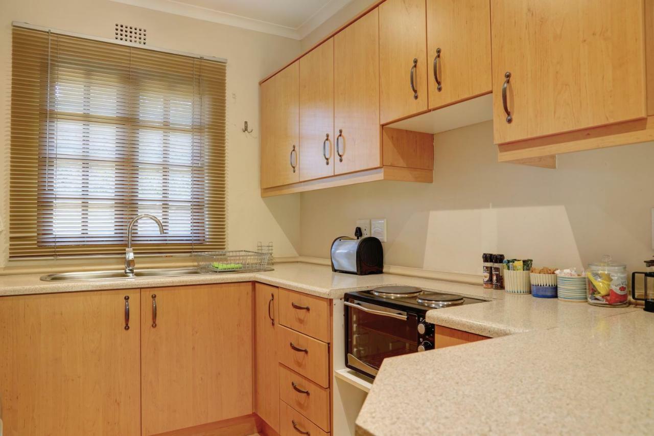 No.8 On Wright Street Apartment George Luaran gambar